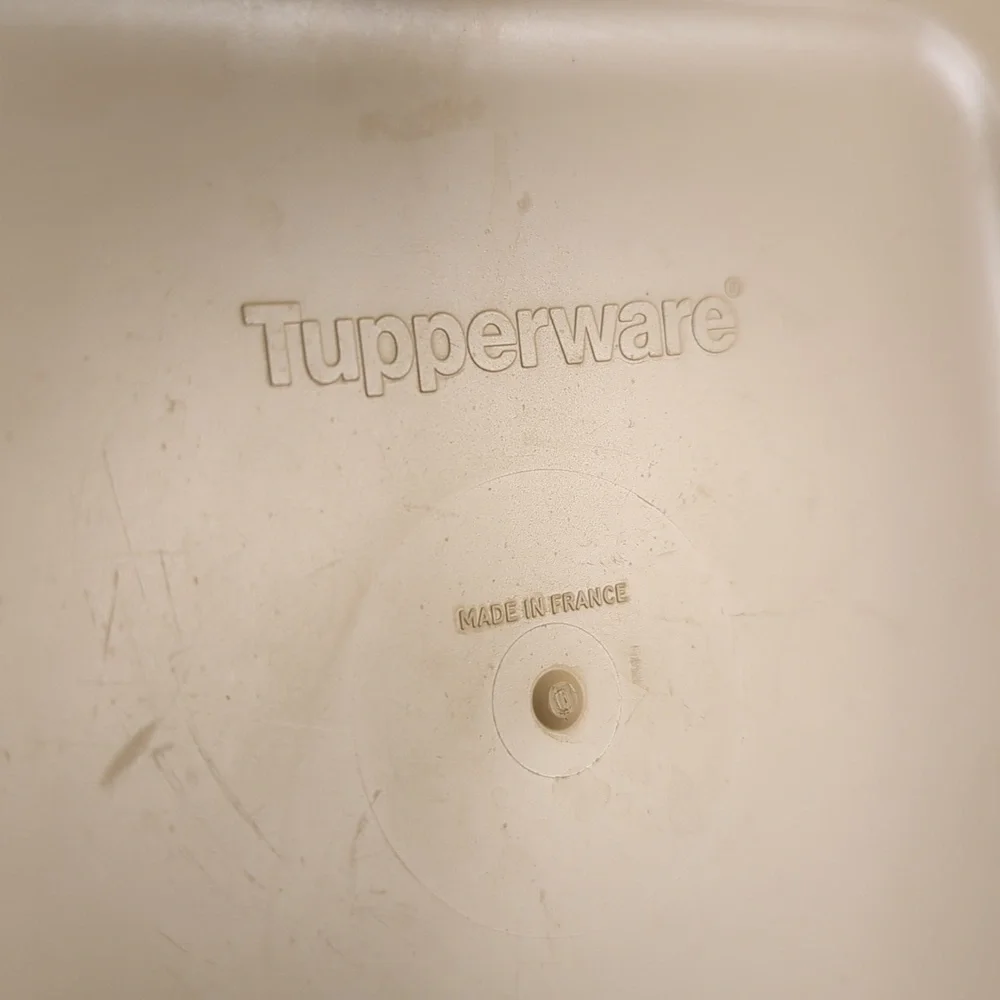 TUPPERWARE: SQ 3 PIECE OVEN WORKS ULTRA PLUS 2 QT CASSEROLE with lid and seal